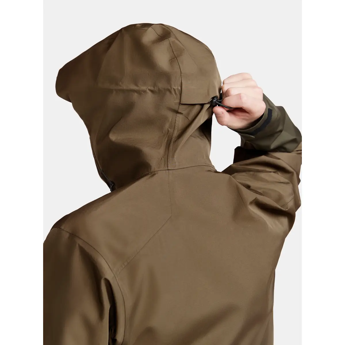Chaqueta hombre CRAFT ADV EXPLORE SHELL JACKET 1913806 21 Chaqueta hombre CRAFT ADV EXPLORE SHELL JACKET 1913806, Rift, con modelo, detalle posterior de la capucha