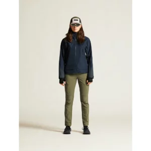 Chaqueta mujer CRAFT ADV EXPLORE SHELL JACKET 1913807, Blaze, con modelo, vista frontal de cuerpo completo