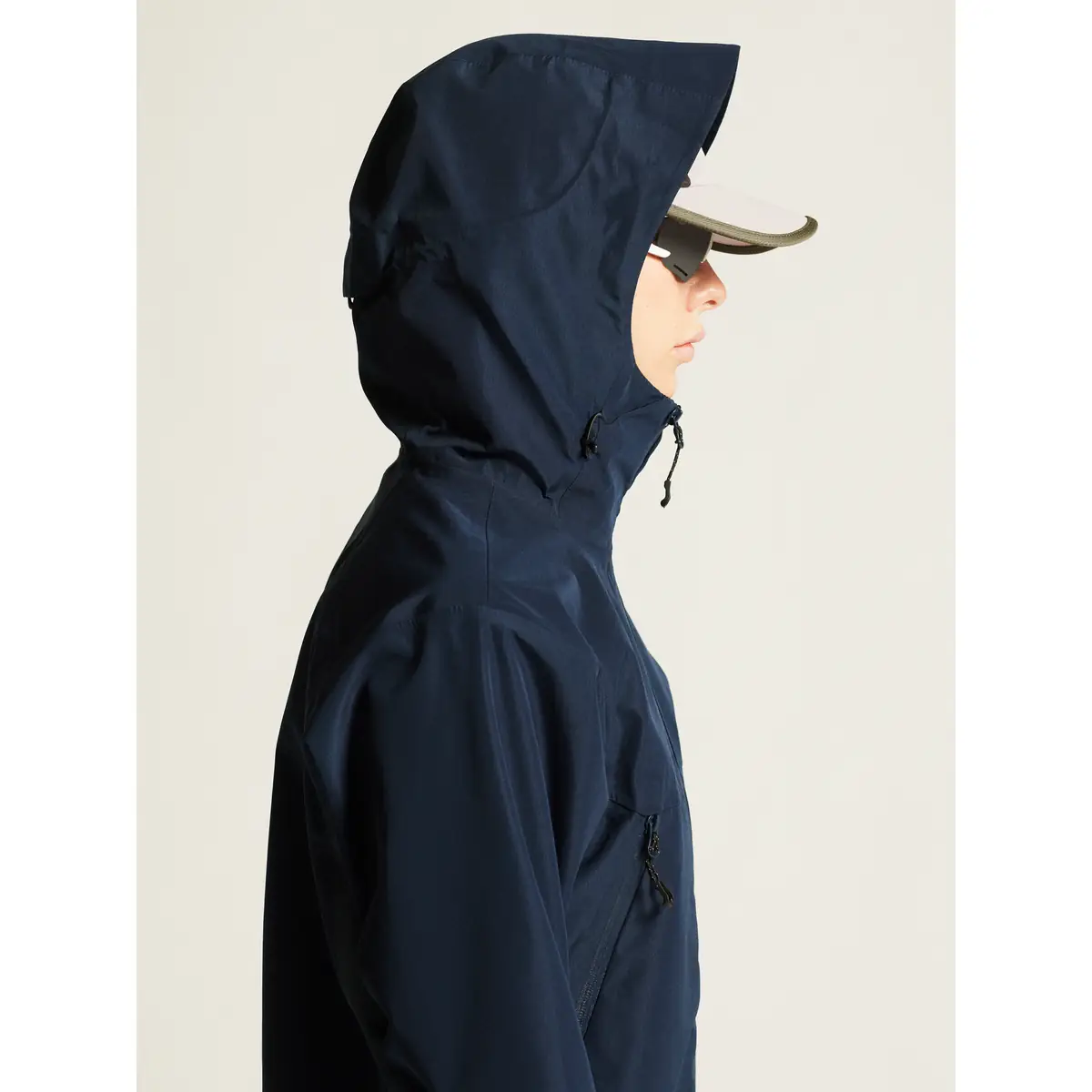 Chaqueta mujer CRAFT ADV EXPLORE SHELL JACKET 1913807 1 Chaqueta mujer CRAFT ADV EXPLORE SHELL JACKET 1913807, Blaze, detalle lateral con modelo