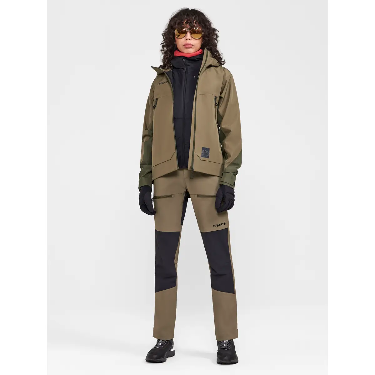 Chaqueta mujer CRAFT ADV EXPLORE SHELL JACKET 1913807 22 Chaqueta mujer CRAFT ADV EXPLORE SHELL JACKET 1913807, Rift, con modelo, vista frontal de cuerpo completo