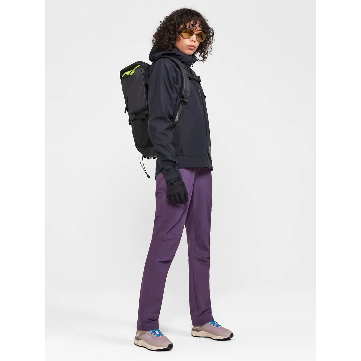 Chaqueta mujer CRAFT ADV EXPLORE SHELL JACKET 1913807 28 Chaqueta mujer CRAFT ADV EXPLORE SHELL JACKET 1913807, Negro, con modelo, lateral de cuerpo completo