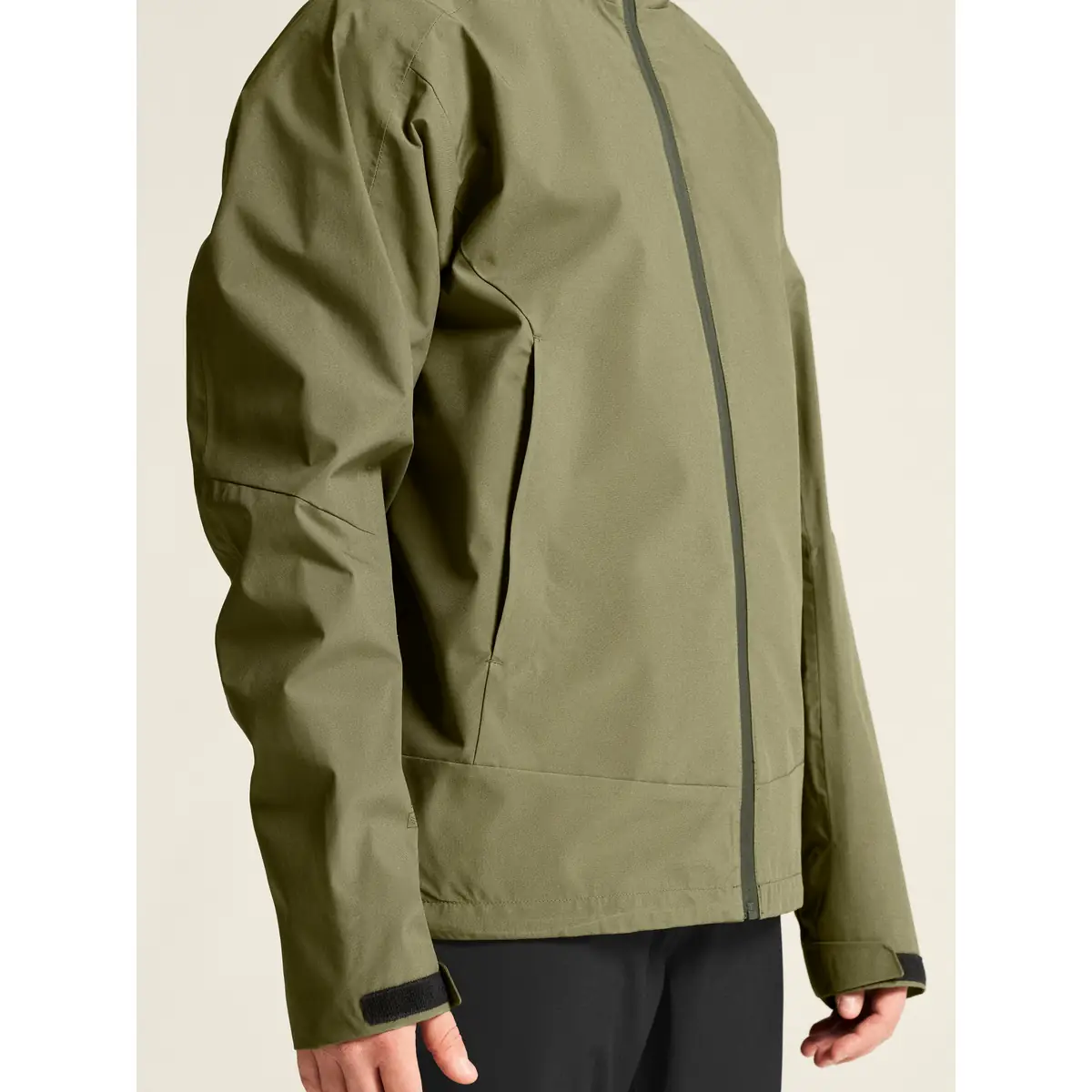 Chaqueta hombre CRAFT CORE EXPLORE SHELL JACKET 1913808 1 Chaqueta hombre CRAFT CORE EXPLORE SHELL JACKET 1913808, detalle frontal con modelo