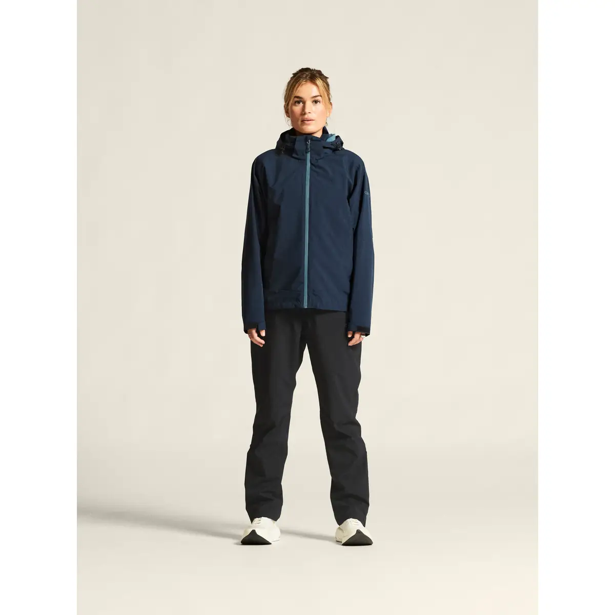 Chaqueta mujer CRAFT CORE EXPLORE SHELL JACKET 1913809 1 Chaqueta mujer CRAFT CORE EXPLORE SHELL JACKET 1913809, con modelo