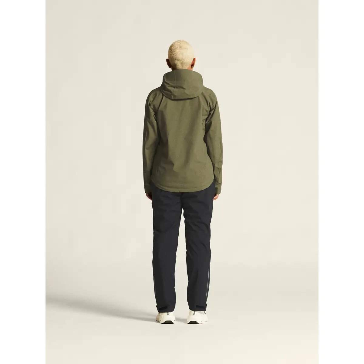Chaqueta mujer CRAFT CORE EXPLORE SHELL JACKET 1913809 26 Chaqueta mujer CRAFT CORE EXPLORE SHELL JACKET 1913809, Rift, con modelo, vista posterior
