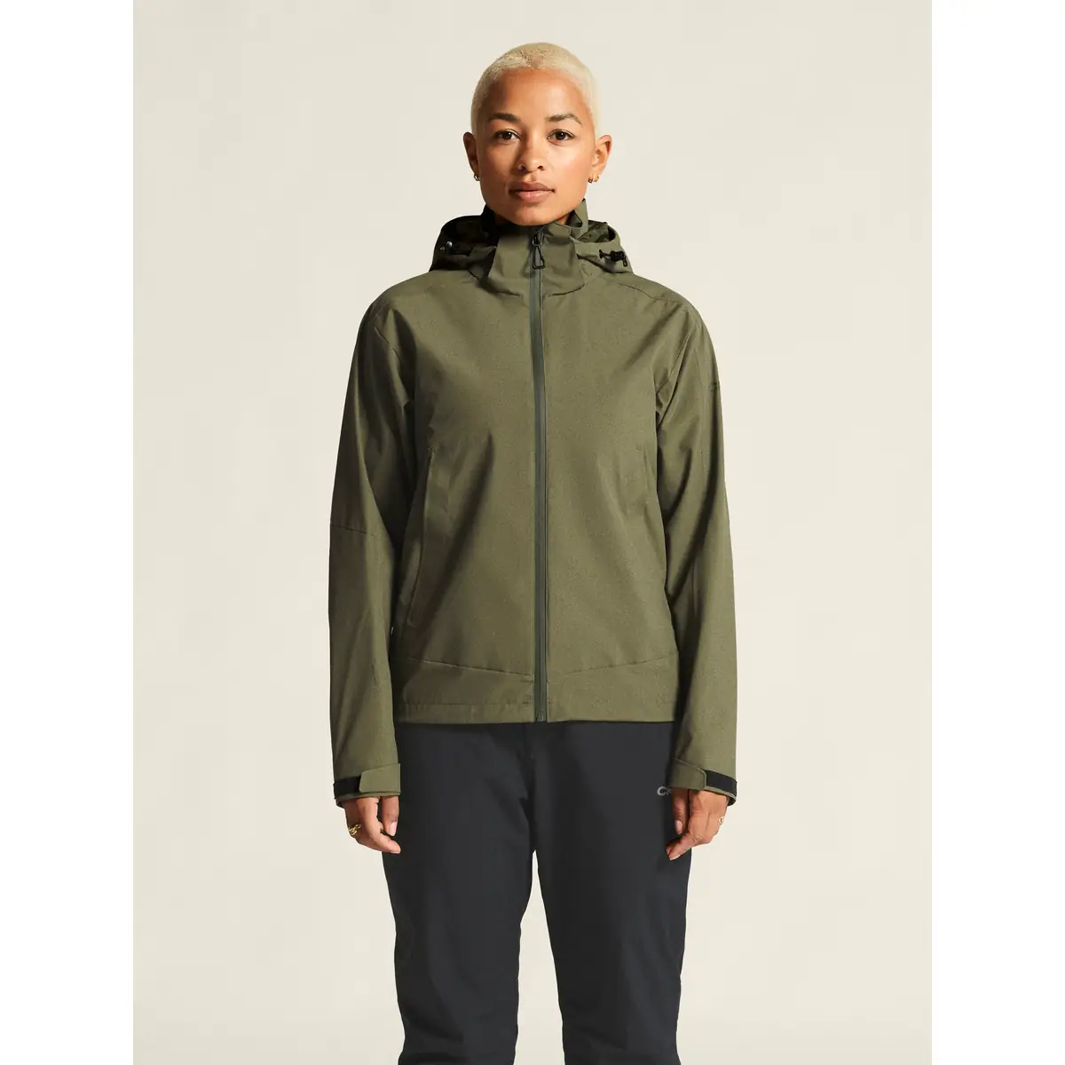 Chaqueta mujer CRAFT CORE EXPLORE SHELL JACKET 1913809 29 Chaqueta mujer CRAFT CORE EXPLORE SHELL JACKET 1913809, Rift, con modelo, vista frontal