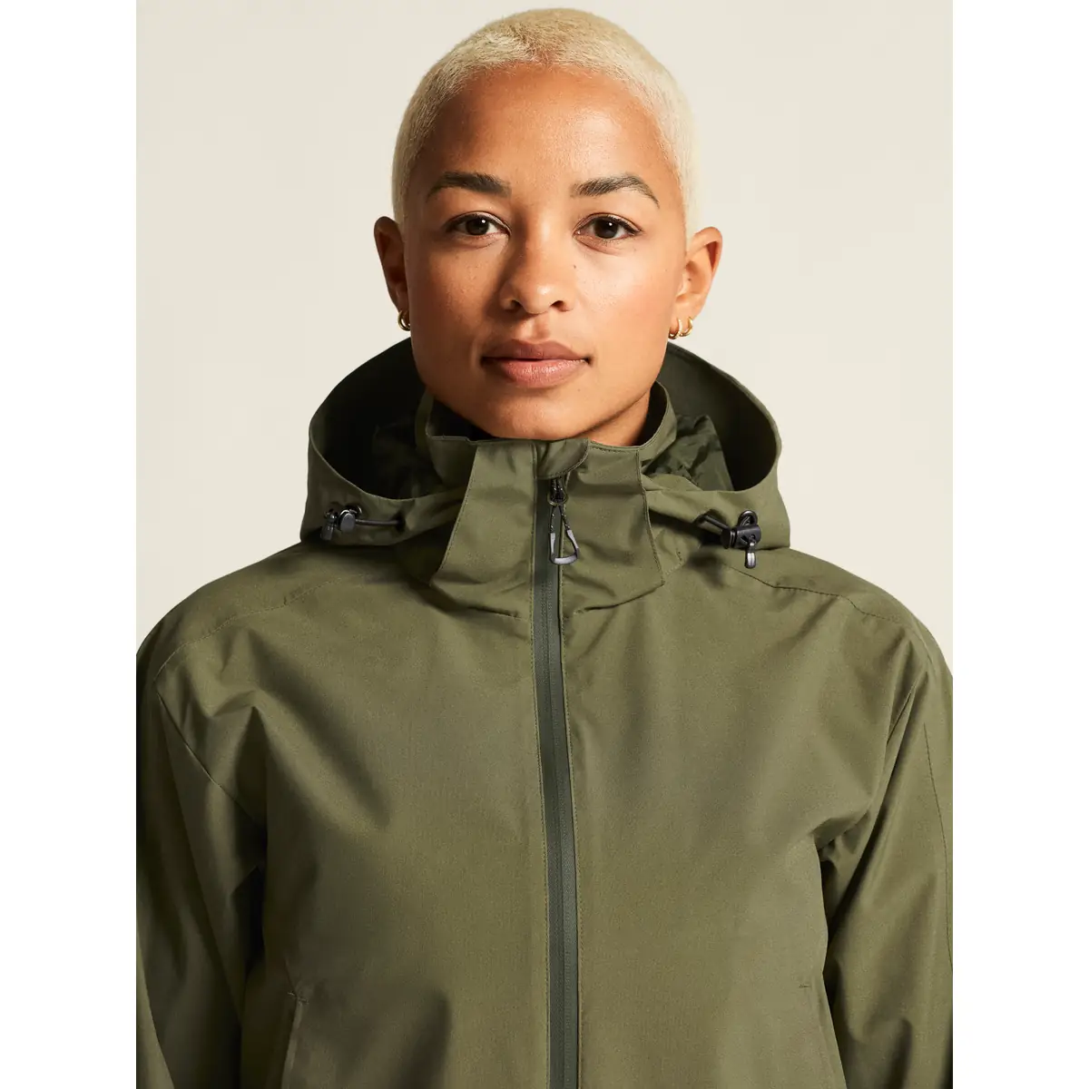 Chaqueta mujer CRAFT CORE EXPLORE SHELL JACKET 1913809 25 Chaqueta mujer CRAFT CORE EXPLORE SHELL JACKET 1913809, Rift, con modelo, detalle del cuello