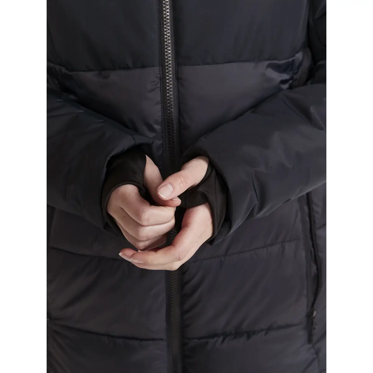 Parka mujer CRAFT ABILITY ISOLATE PARKAS 1913813 18 Parka mujer CRAFT ABILITY ISOLATE PARKAS 1913813, Negro, con modelo, detalle de los puños