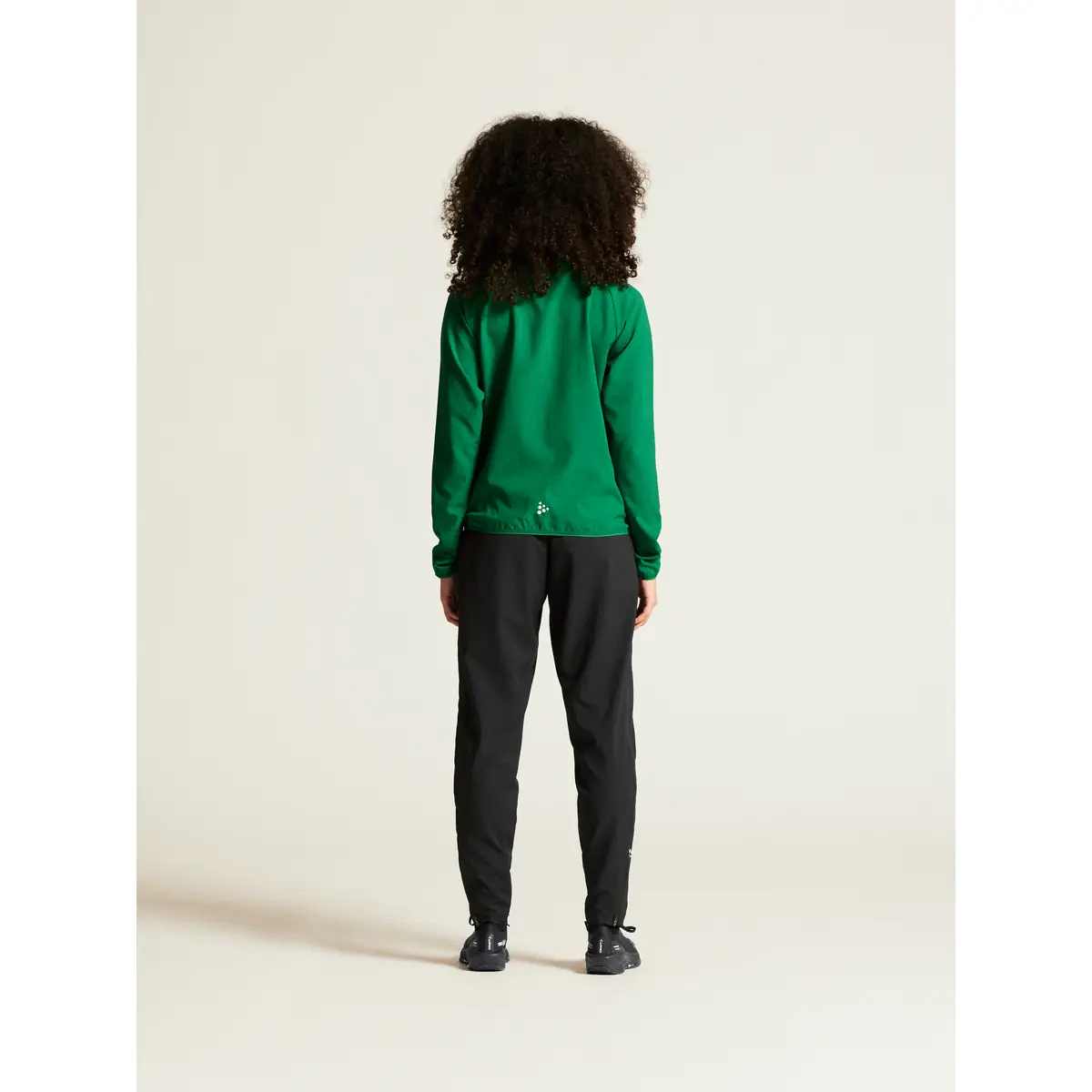 Chaqueta mujer CRAFT RUSH 2.0 TRAINING JACKET 1914673 26 Chaqueta mujer CRAFT RUSH 2.0 TRAINING JACKET 1914673, Team green, con modelo, vista posterior de cuerpo completo