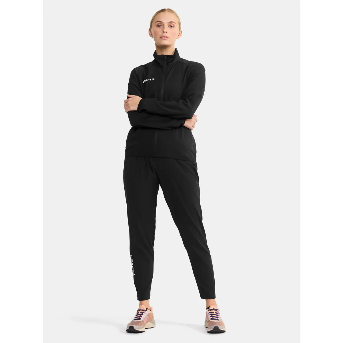 Chaqueta mujer CRAFT RUSH 2.0 TRAINING JACKET 1914673 32 Chaqueta mujer CRAFT RUSH 2.0 TRAINING JACKET 1914673, Negro, con modelo, vista frontal de cuerpo completo
