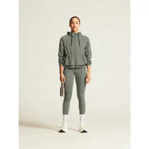 Cortavientos mujer CRAFT ADV JOIN WINDBREAKER 1914692, Leaf, con modelo, vista frontal de cuerpo entero