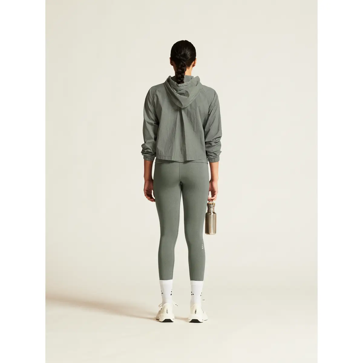 Cortavientos mujer CRAFT ADV JOIN WINDBREAKER 1914692 2 Cortavientos mujer CRAFT ADV JOIN WINDBREAKER 1914692, Leaf, con modelo, vista posterior de cuerpo entero