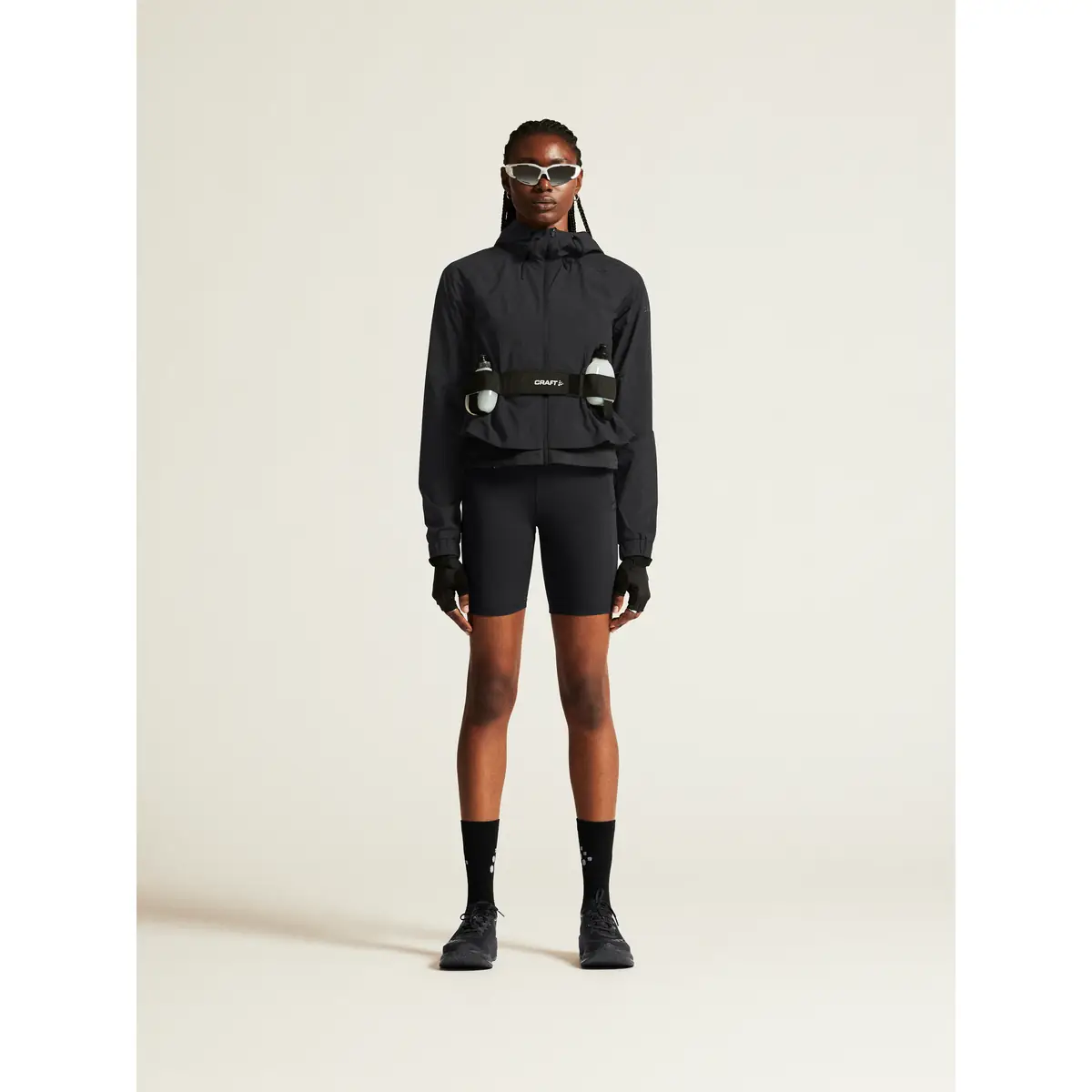 Cortavientos mujer CRAFT ADV JOIN WINDBREAKER 1914692 15 Cortavientos mujer CRAFT ADV JOIN WINDBREAKER 1914692, Negro, con modelo, vista frontal de cuerpo entero