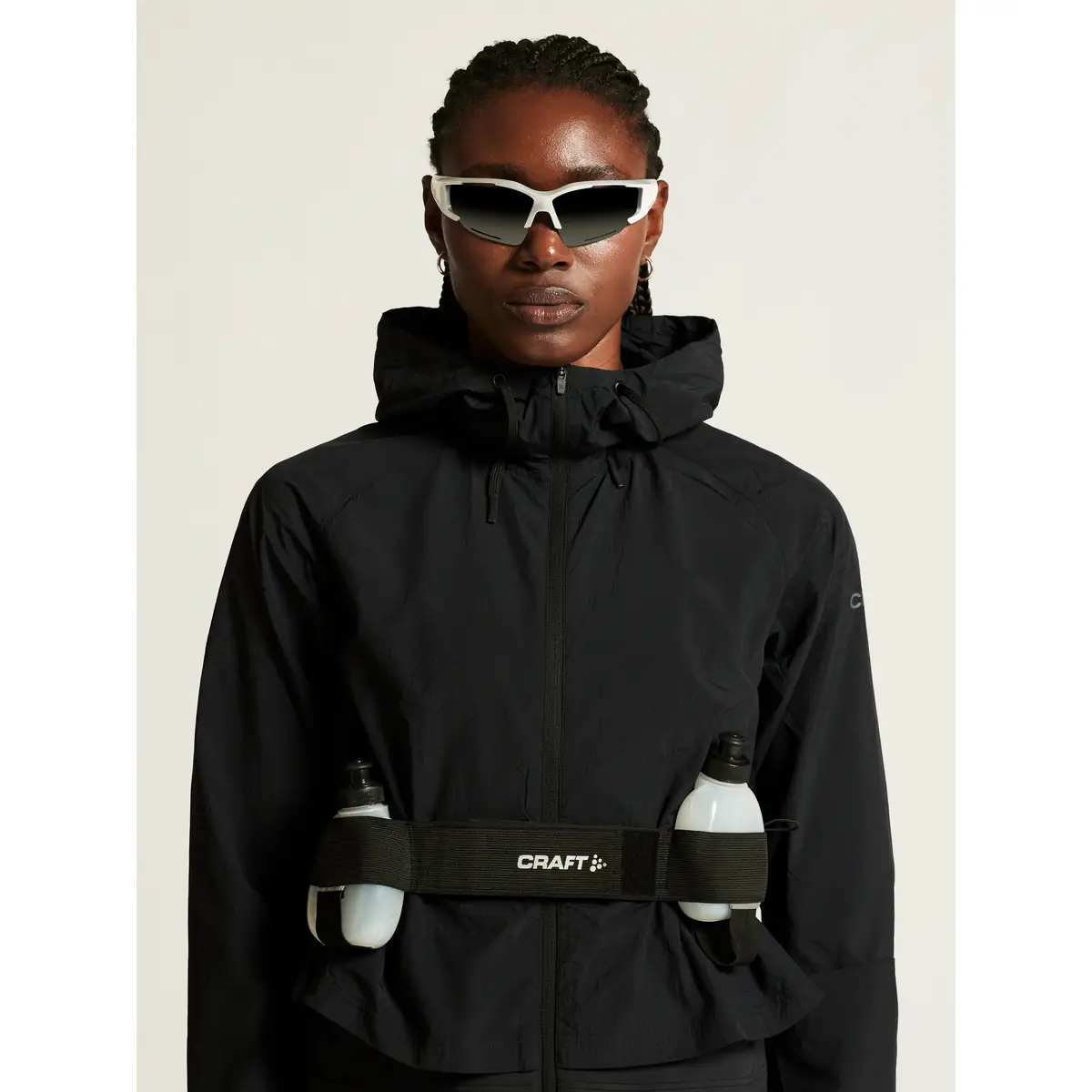 Cortavientos mujer CRAFT ADV JOIN WINDBREAKER 1914692 20 Cortavientos mujer CRAFT ADV JOIN WINDBREAKER 1914692, Negro, con modelo, detalle frontal