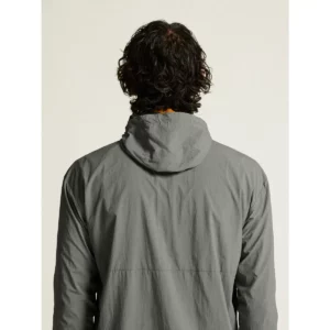 Cortavientos hombre CRAFT ADV JOIN WINDBREAKER 1914704, Leaf, con modelo, detalle posterior de capucha