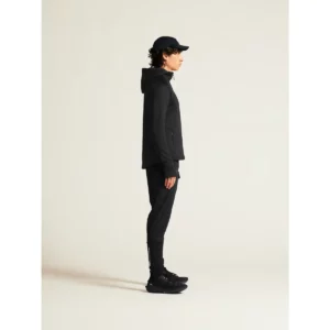 Chaqueta polar hombre CRAFT EXPLORE POWER FLEECE 1915240, Negro, con modelo, vista lateral de cuerpo entero