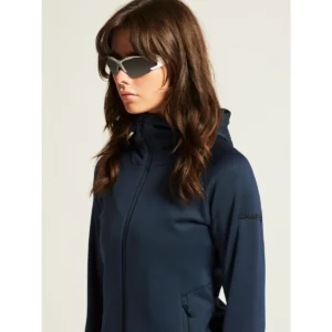 Chaqueta polar mujer CRAFT EXPLORE POWER FLEECE 1915241, Blaze, con modelo, detalle de cuello y hombro