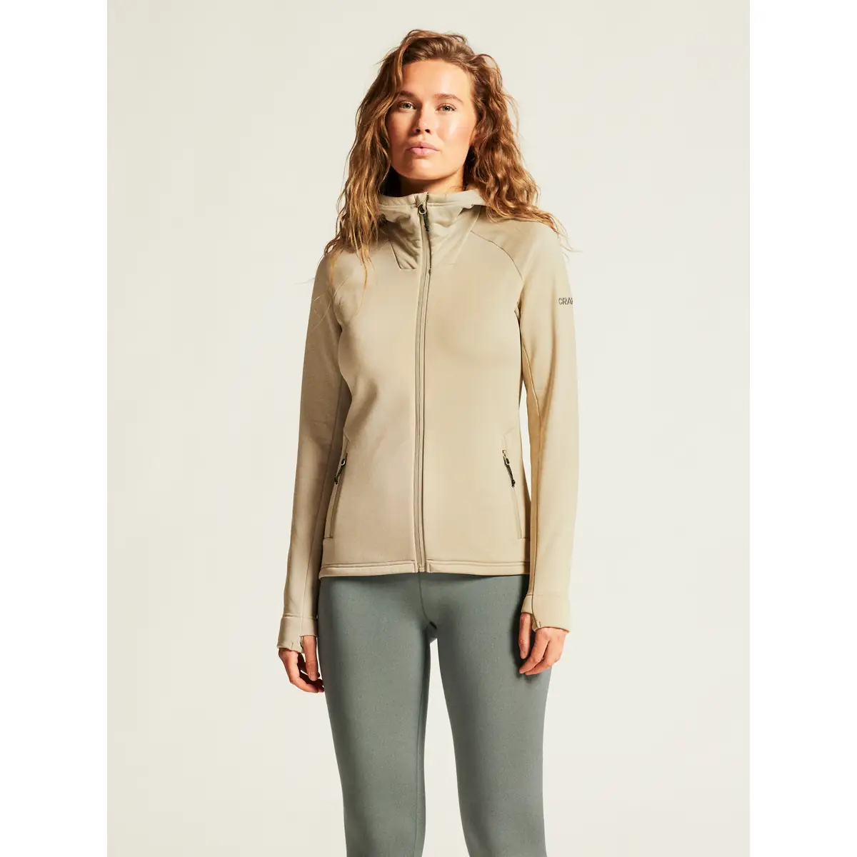 Chaqueta polar mujer CRAFT EXPLORE POWER FLEECE 1915241 41 Chaqueta polar mujer CRAFT EXPLORE POWER FLEECE 1915241, Hay, con modelo, vista frontal