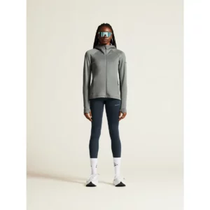 Chaqueta polar mujer CRAFT EXPLORE POWER FLEECE 1915241, Leaf, con modelo, vista frontal de cuerpo entero