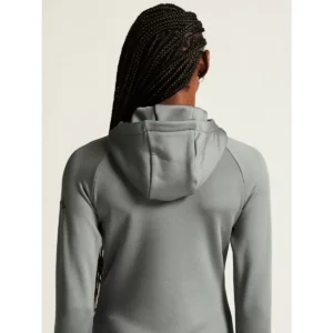 Chaqueta polar mujer CRAFT EXPLORE POWER FLEECE 1915241, Leaf, con modelo, detalle posterior de capucha