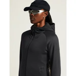 Chaqueta polar mujer CRAFT EXPLORE POWER FLEECE 1915241, Negro, con modelo, detalle de cuello y hombro