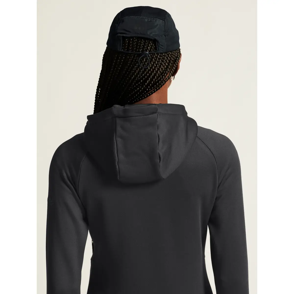 Chaqueta polar mujer CRAFT EXPLORE POWER FLEECE 1915241 69 Chaqueta polar mujer CRAFT EXPLORE POWER FLEECE 1915241, Negro, con modelo, detalle posterior de capucha