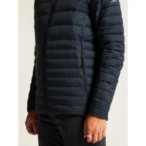 Chaqueta hombre CRAFT ADV EXPLORE LIGHT DOWN JACKET 1915252, detalle frontal con modelo