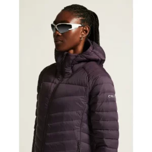 Chaqueta mujer CRAFT ADV EXPLORE LT. DOWN JKT 1915253, detalle frontal con modelo