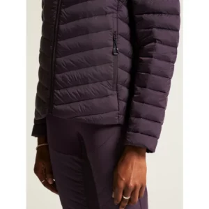 Chaqueta mujer CRAFT ADV EXPLORE LT. DOWN JKT 1915253, detalle lateral con modelo