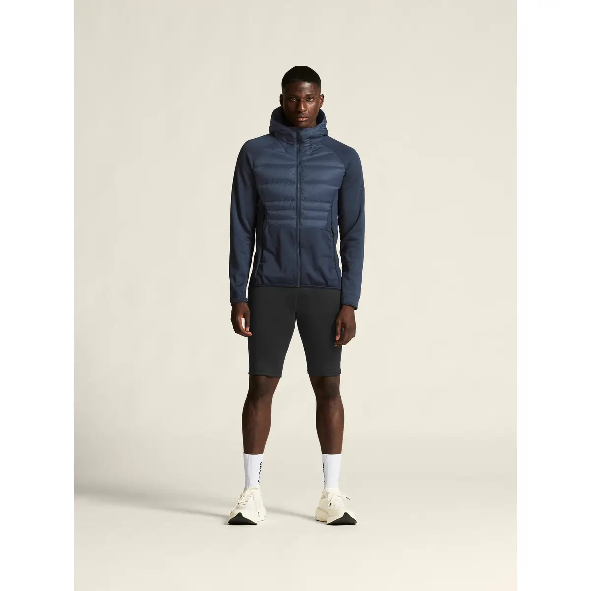 Chaqueta hombre CRAFT ADV EXPLORE DOWN HYBRID 1915256 17 Chaqueta hombre CRAFT ADV EXPLORE DOWN HYBRID 1915256, vista frontal con modelo