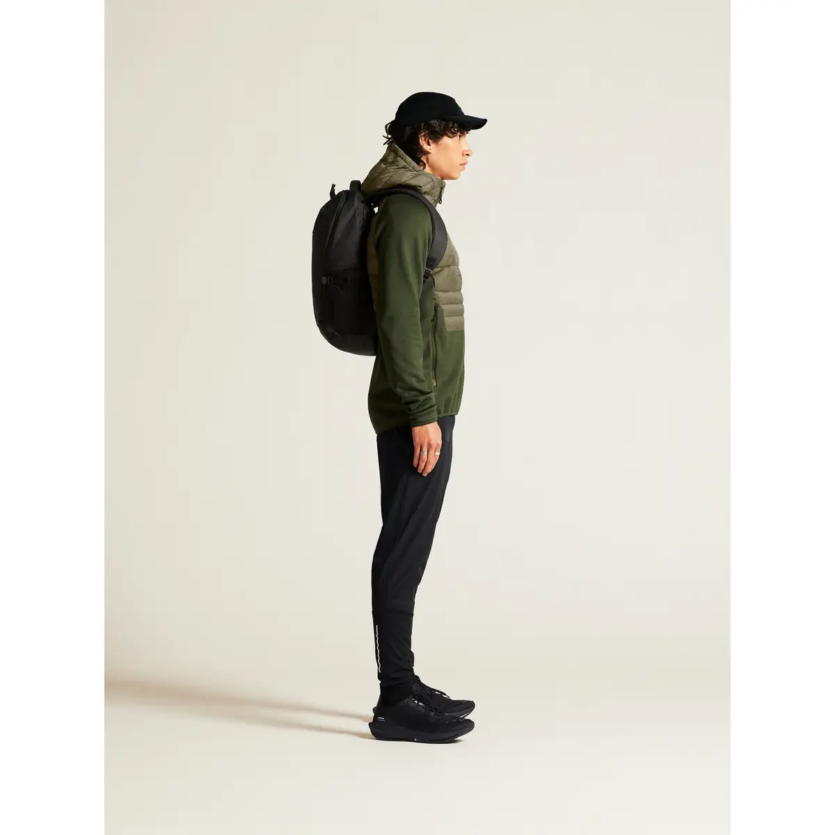 Chaqueta hombre CRAFT ADV EXPLORE DOWN HYBRID 1915256 22 Chaqueta hombre CRAFT ADV EXPLORE DOWN HYBRID 1915256, vista lateral con modelo