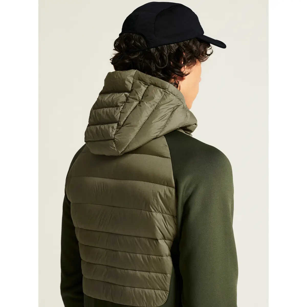 Chaqueta hombre CRAFT ADV EXPLORE DOWN HYBRID 1915256 21 Chaqueta hombre CRAFT ADV EXPLORE DOWN HYBRID 1915256, detalle posterior con modelo