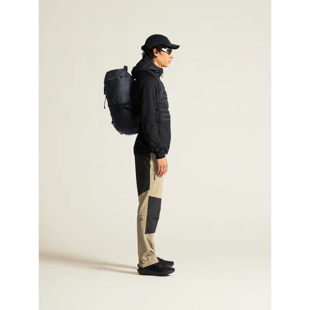 Chaqueta hombre CRAFT ADV EXPLORE DOWN HYBRID 1915256 27 Chaqueta hombre CRAFT ADV EXPLORE DOWN HYBRID 1915256, vista lateral con modelo