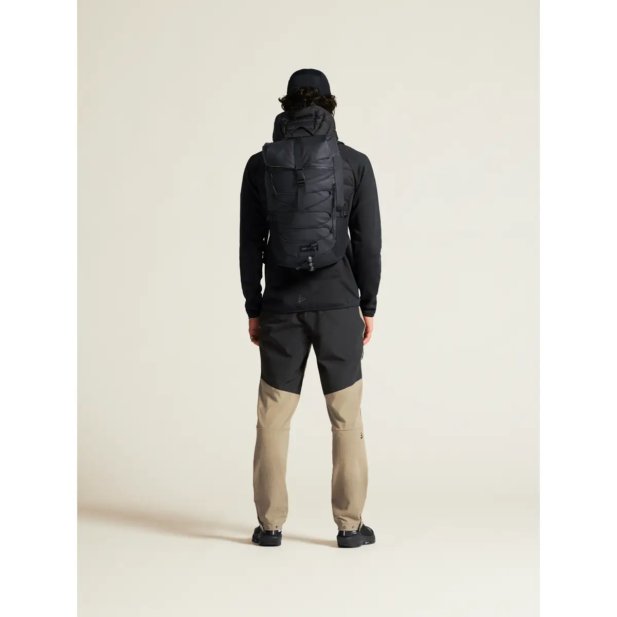 Chaqueta hombre CRAFT ADV EXPLORE DOWN HYBRID 1915256 29 Chaqueta hombre CRAFT ADV EXPLORE DOWN HYBRID 1915256, vista posterior con modelo