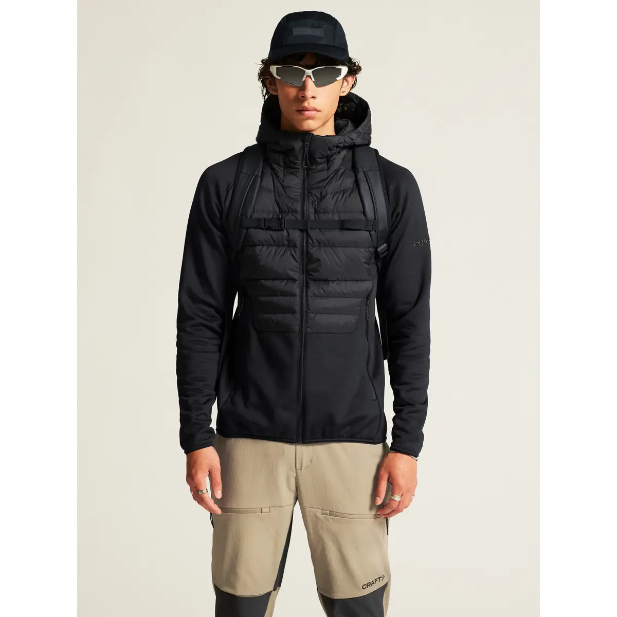 Chaqueta hombre CRAFT ADV EXPLORE DOWN HYBRID 1915256 33 Chaqueta hombre CRAFT ADV EXPLORE DOWN HYBRID 1915256, vista frontal con modelo
