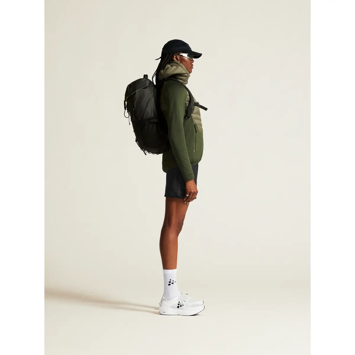 Chaqueta mujer CRAFT ADV EXPLORE LT. DOWN HYBRID JKT 1915257 25 Chaqueta mujer CRAFT ADV EXPLORE LT. DOWN HYBRID JKT 1915257, vista lateral con modelo