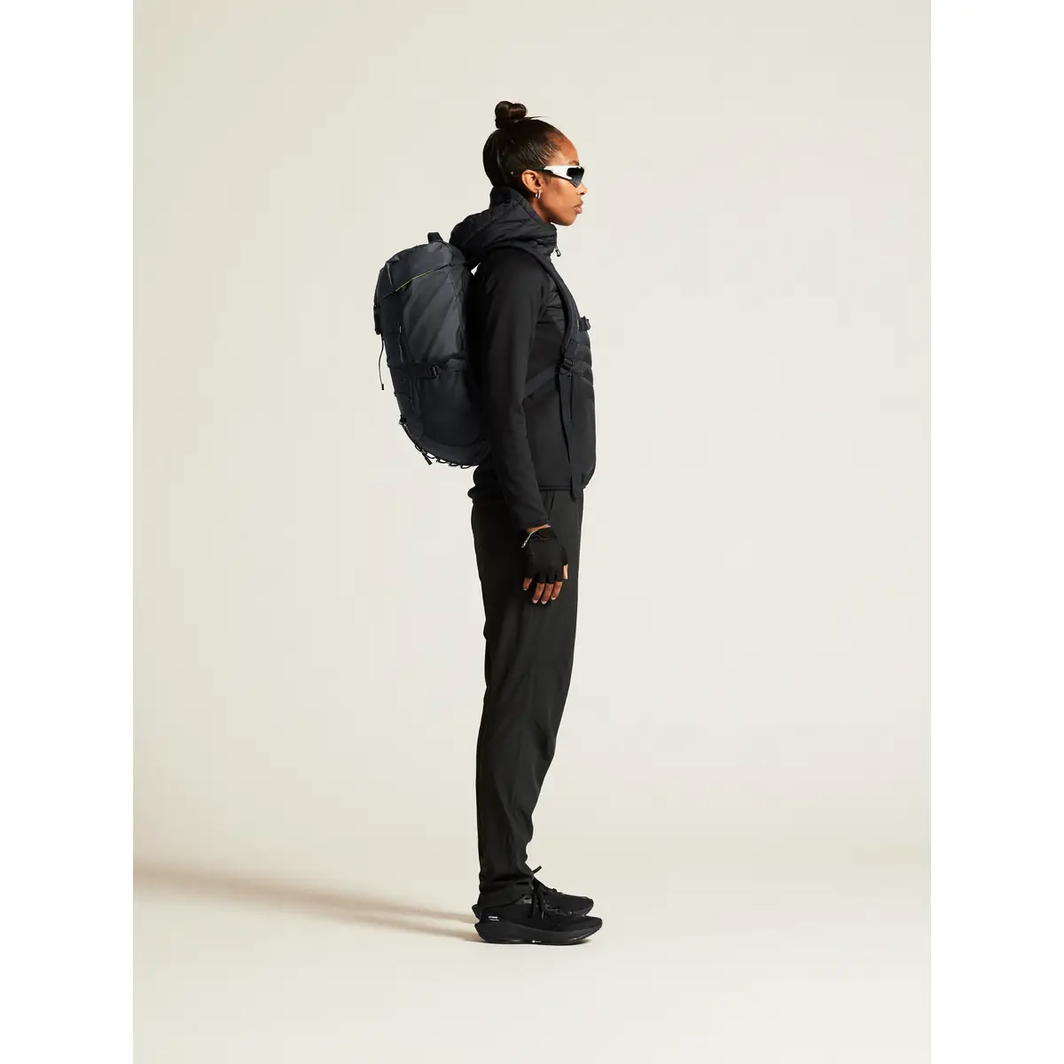 Chaqueta mujer CRAFT ADV EXPLORE LT. DOWN HYBRID JKT 1915257 29 Chaqueta mujer CRAFT ADV EXPLORE LT. DOWN HYBRID JKT 1915257, vista lateral con modelo