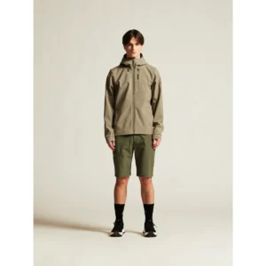 Chaqueta hombre CRAFT ADV EXPLORE SOFTSHELL 2.0 JKT 1915258, con modelo, vista frontal