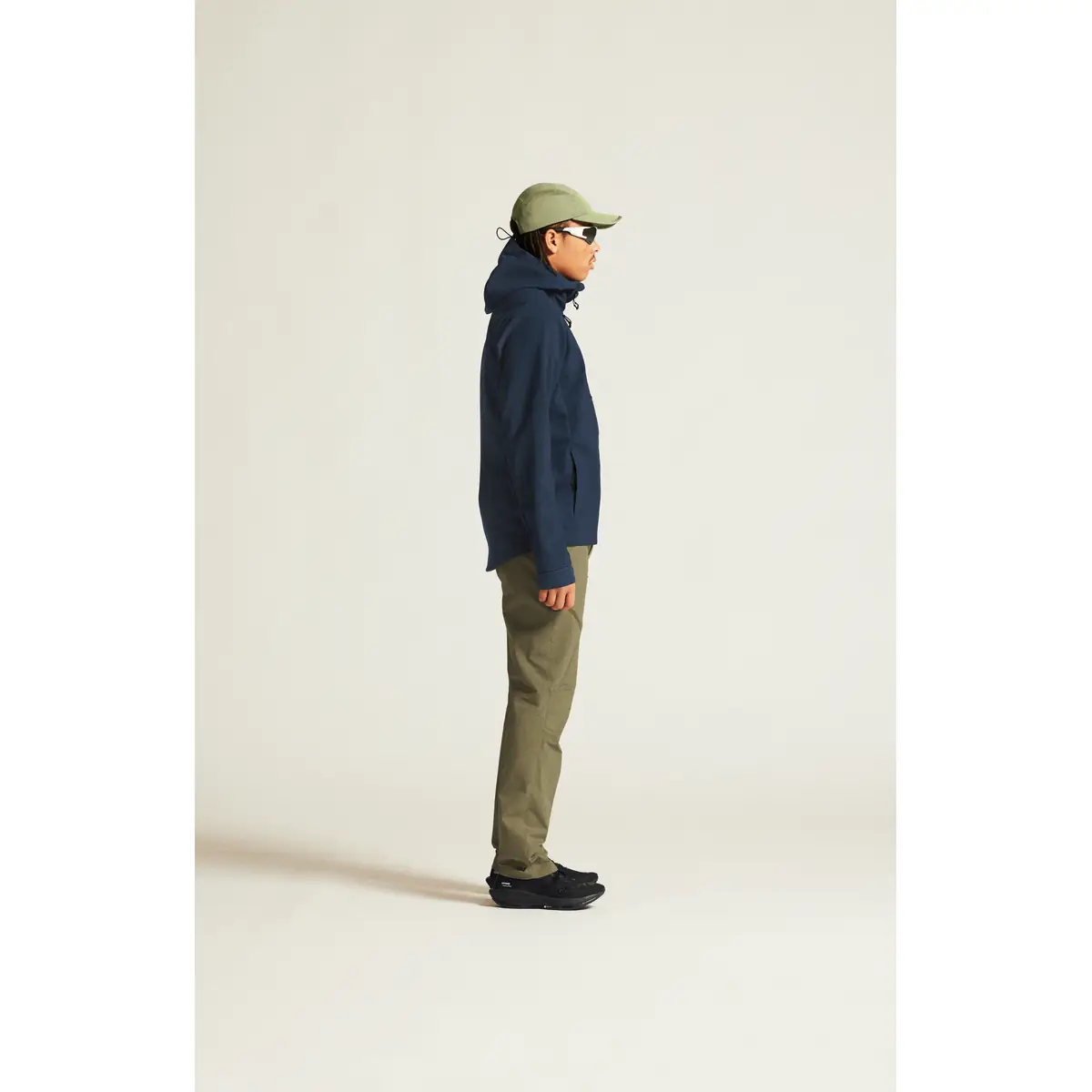Chaqueta hombre CRAFT ADV EXPLORE SOFTSHELL 2.0 JKT 1915258 28 Chaqueta hombre CRAFT ADV EXPLORE SOFTSHELL 2.0 JKT 1915258, con modelo, lateral derecho