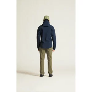 Chaqueta hombre CRAFT ADV EXPLORE SOFTSHELL 2.0 JKT 1915258, con modelo, vista posterior