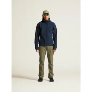Chaqueta hombre CRAFT ADV EXPLORE SOFTSHELL 2.0 JKT 1915258, con modelo, vista frontal