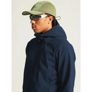 Chaqueta hombre CRAFT ADV EXPLORE SOFTSHELL 2.0 JKT 1915258, con modelo, detalle lateral del cuello