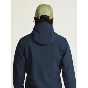 Chaqueta hombre CRAFT ADV EXPLORE SOFTSHELL 2.0 JKT 1915258, con modelo, detalle posterior de la capucha