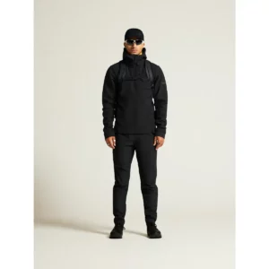 Chaqueta hombre CRAFT ADV EXPLORE SOFTSHELL 2.0 JKT 1915258, con modelo, vista frontal