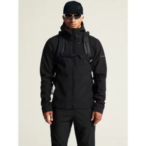 Chaqueta hombre CRAFT ADV EXPLORE SOFTSHELL 2.0 JKT 1915258, con modelo, vista frontal