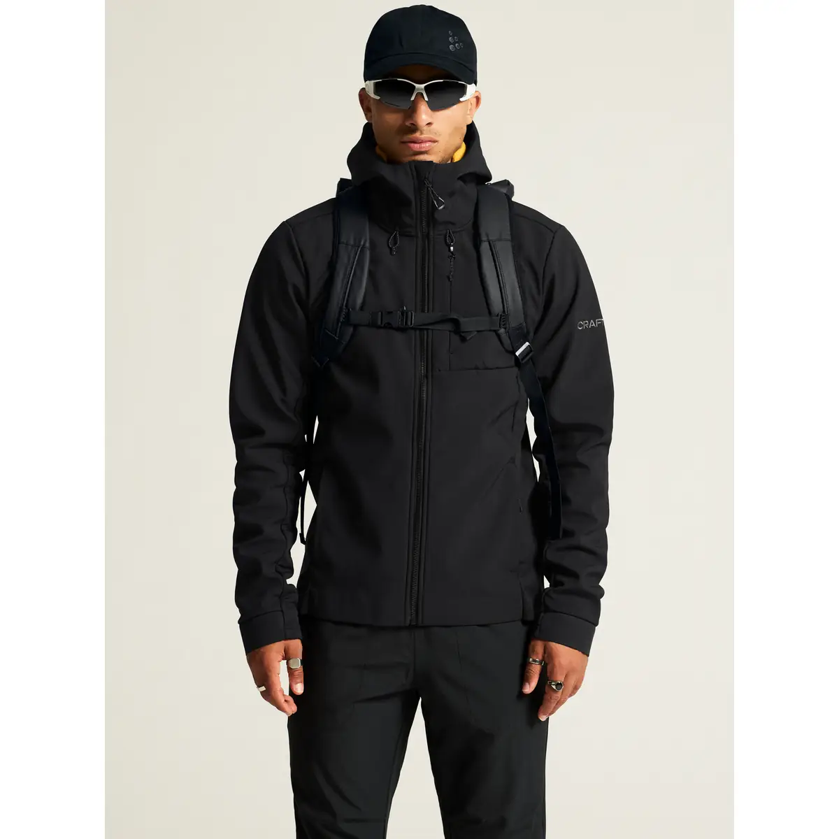 Chaqueta hombre CRAFT ADV EXPLORE SOFTSHELL 2.0 JKT 1915258 47 Chaqueta hombre CRAFT ADV EXPLORE SOFTSHELL 2.0 JKT 1915258, con modelo, vista frontal