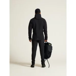 Chaqueta hombre CRAFT ADV EXPLORE SOFTSHELL 2.0 JKT 1915258, con modelo, vista posterior