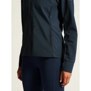 Chaqueta mujer CRAFT ADV EXPLORE SOFTSHELL 2.0 JKT 1915259, con modelo, detalle de la manga y el puño