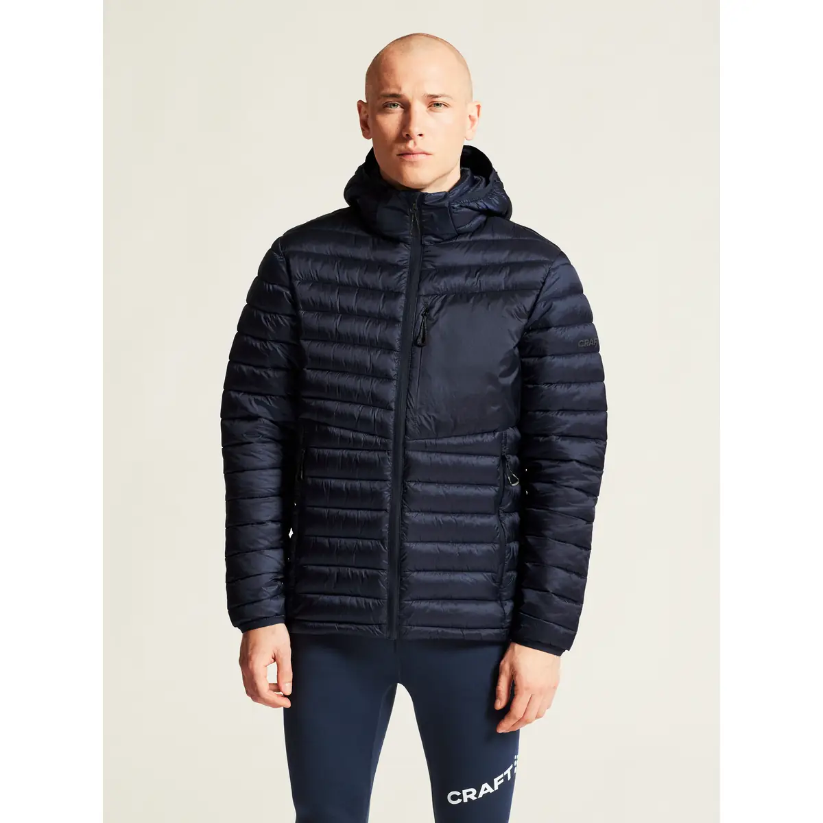 Chaqueta hombre CRAFT CORE EXPLORE INSULATION 1915260 17 Chaqueta hombre CRAFT CORE EXPLORE INSULATION 1915260, detalle frontal con modelo