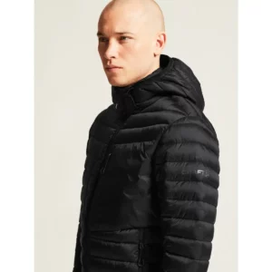 Chaqueta hombre CRAFT CORE EXPLORE INSULATION 1915260, detalle frontal con modelo