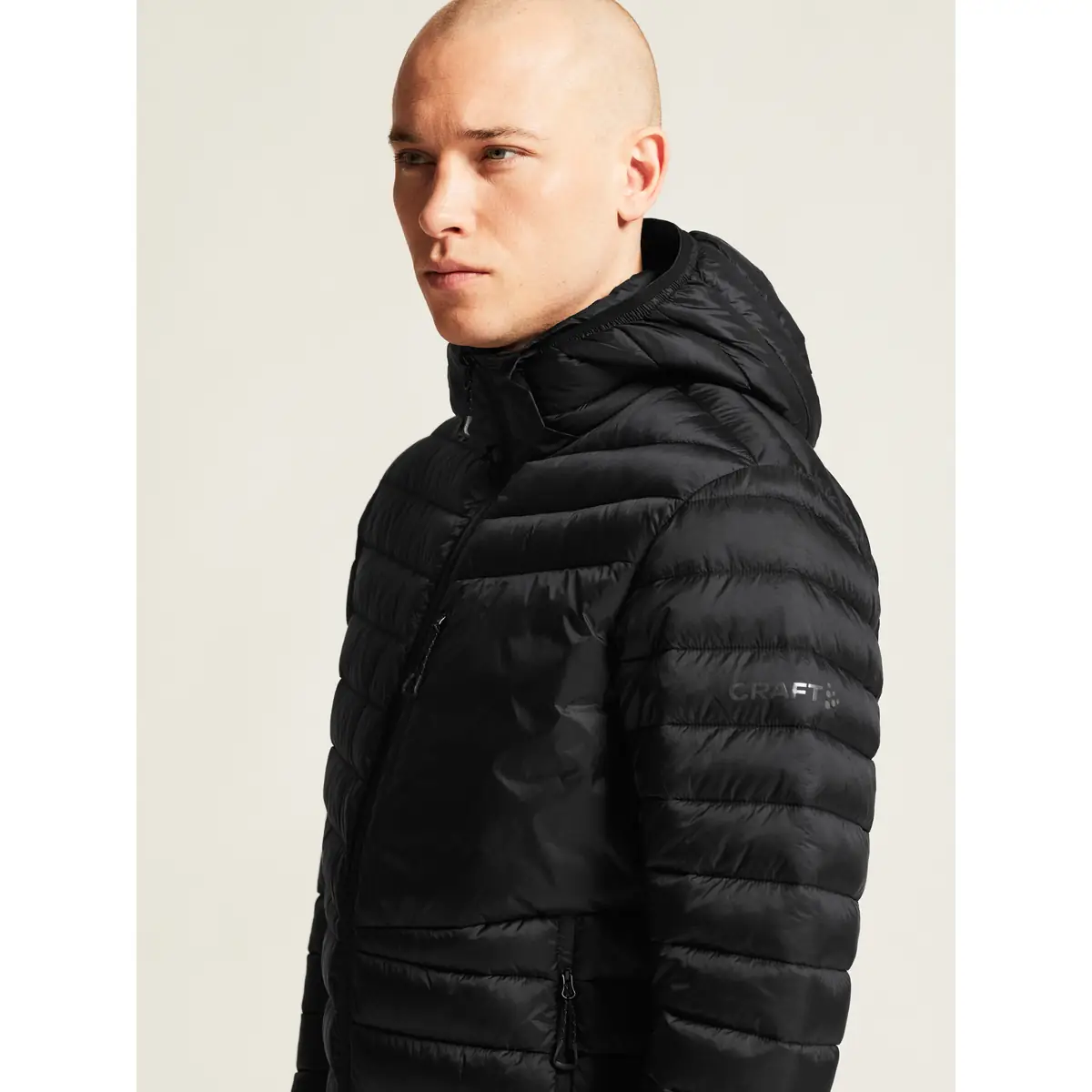 Chaqueta hombre CRAFT CORE EXPLORE INSULATION 1915260 33 Chaqueta hombre CRAFT CORE EXPLORE INSULATION 1915260, detalle frontal con modelo